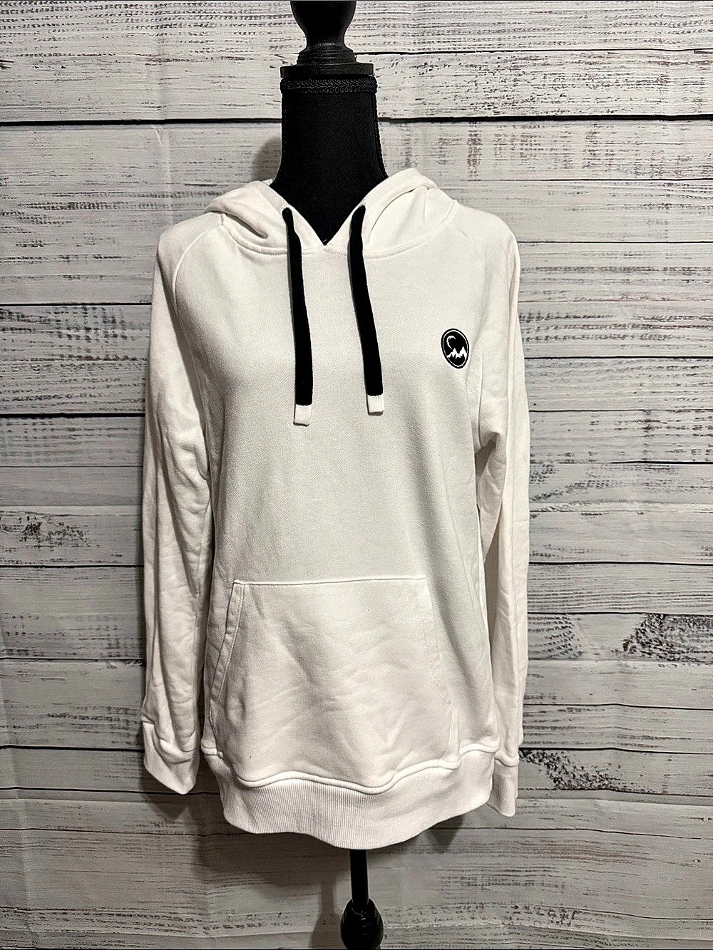 ZYIA Active White Mountain Patch Hoodie Pullover in White